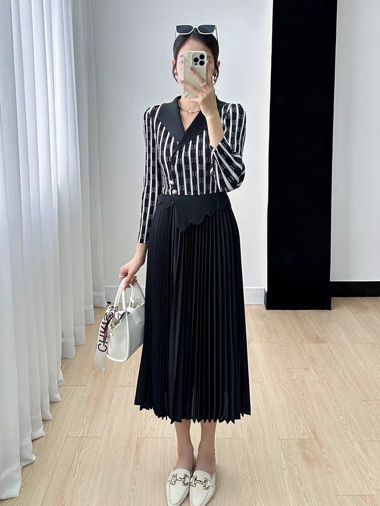 ĐẦM DẬP LY CỔ VEST PHỐI SỌC D137